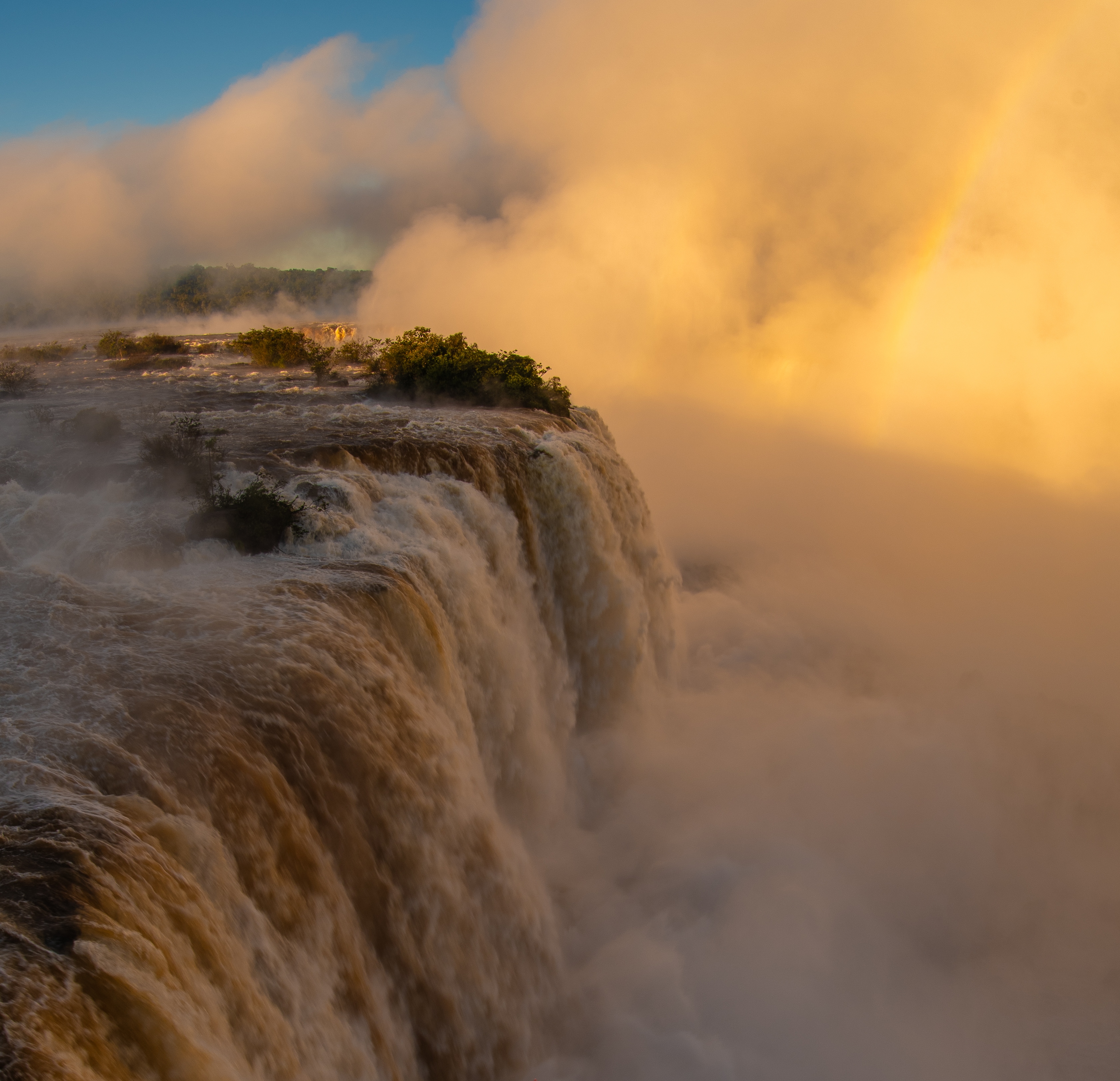 " AMANHECER NAS CATARATAS DO IGUAÇU".