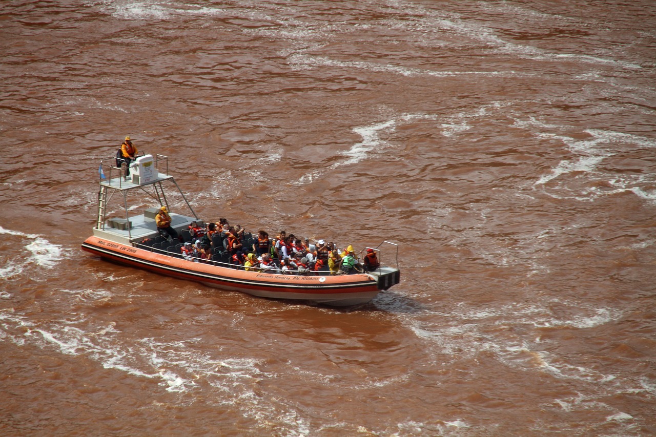 INGRESSOS MACUCO SAFARI - PASSEIO DE BARCO NAS CATARATAS.