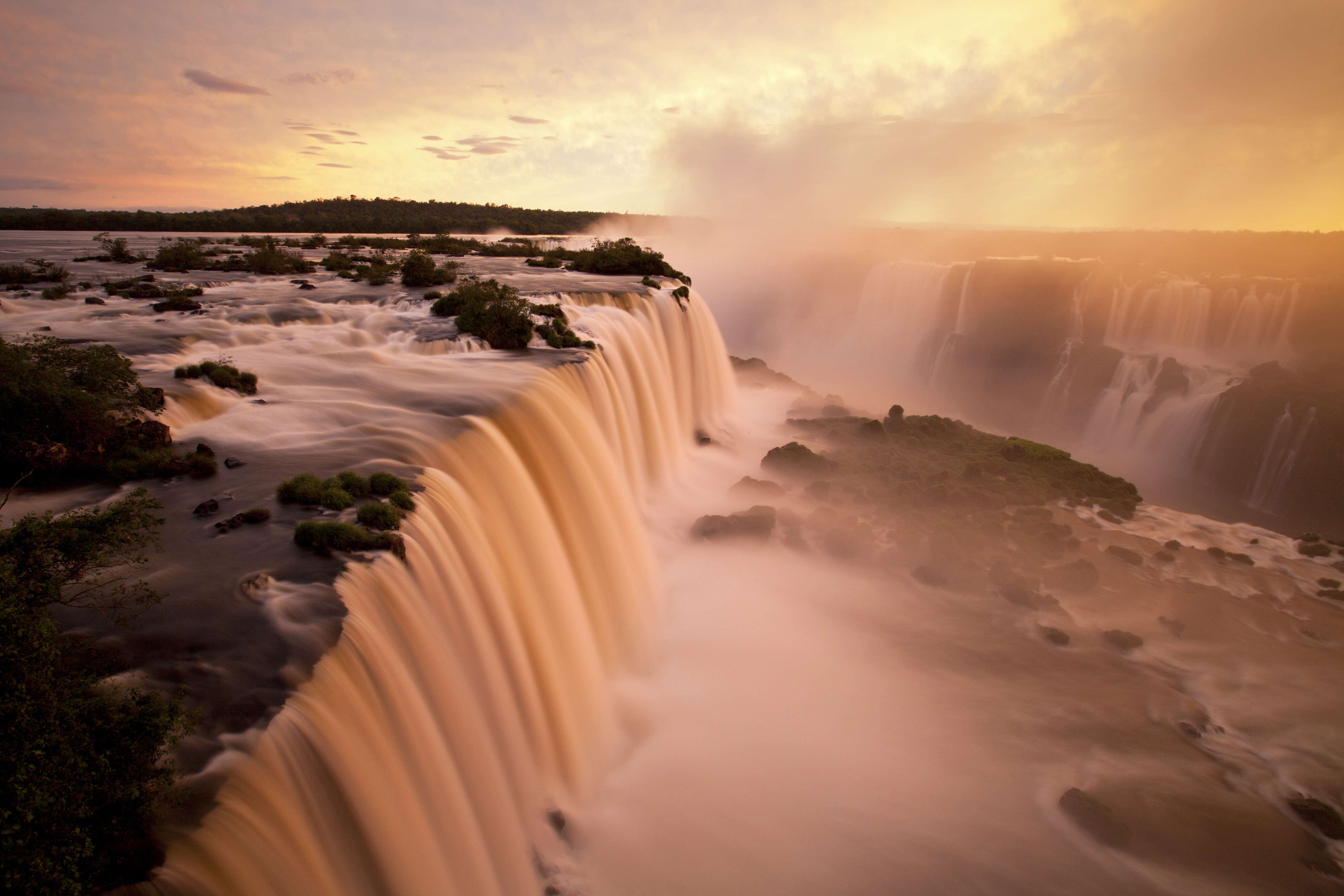 " AMANHECER NAS CATARATAS DO IGUAÇU".